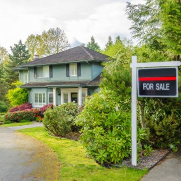 curbside picture of a nice house for sale